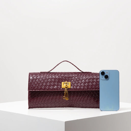 Sac Bordeaux Vintage : L’Accessoire Chic Absolu