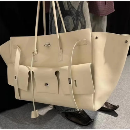 Sac à Ailes Luxe — Grand Format en Suédine Noire, Détails Or & Argent