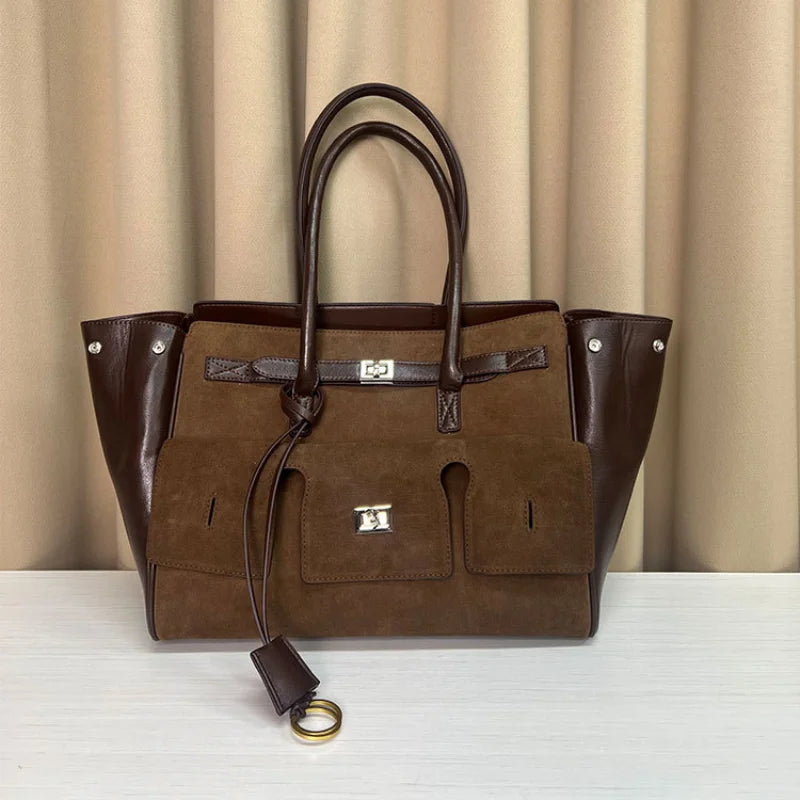 Sac à Ailes Luxe — Grand Format en Suédine Noire, Détails Or & Argent